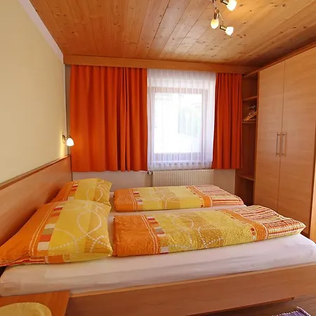 לינה וארוחת בוקר Gaesteheim Anni Winkler 3*